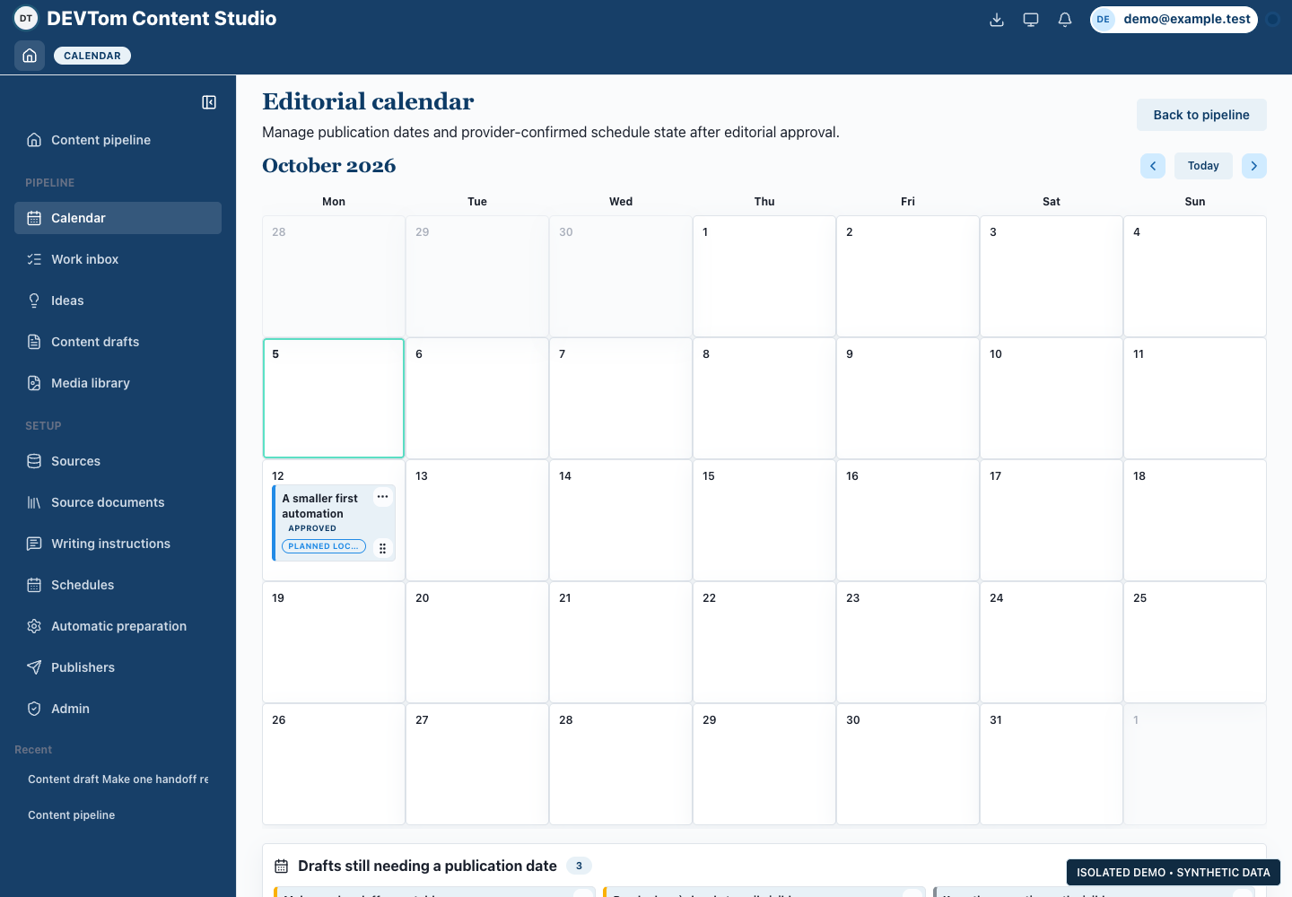 Calendrier éditorial : interface réelle de l’application avec des données fictives